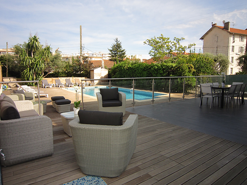 Terrace and outdoor dining